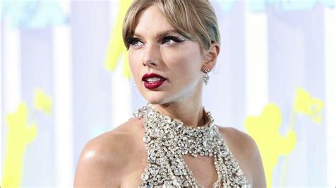 The Spellbinding Influence of Taylor Swift's Fashion Choices